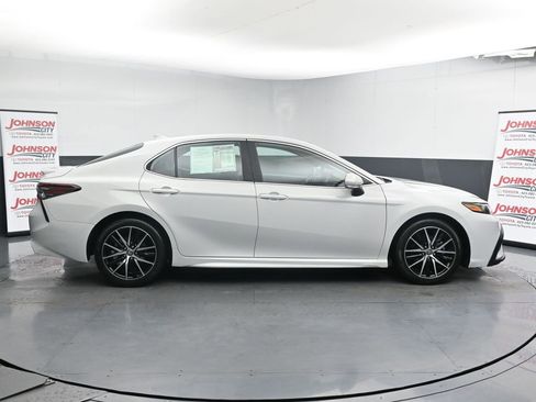 Used 2023 Toyota Camry SE image 9