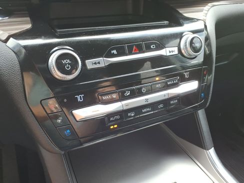 Used 2021 Ford Explorer Limited image 19