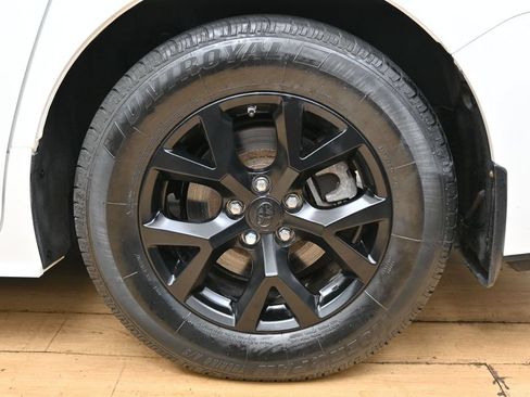 Used 2021 Toyota Sienna LE FWD image 35