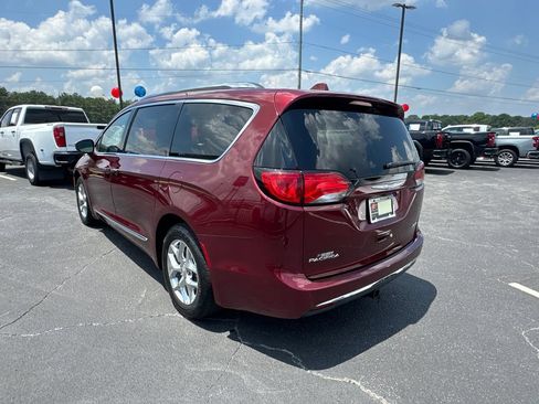 Used 2018 Chrysler Pacifica Limited FWD image 8