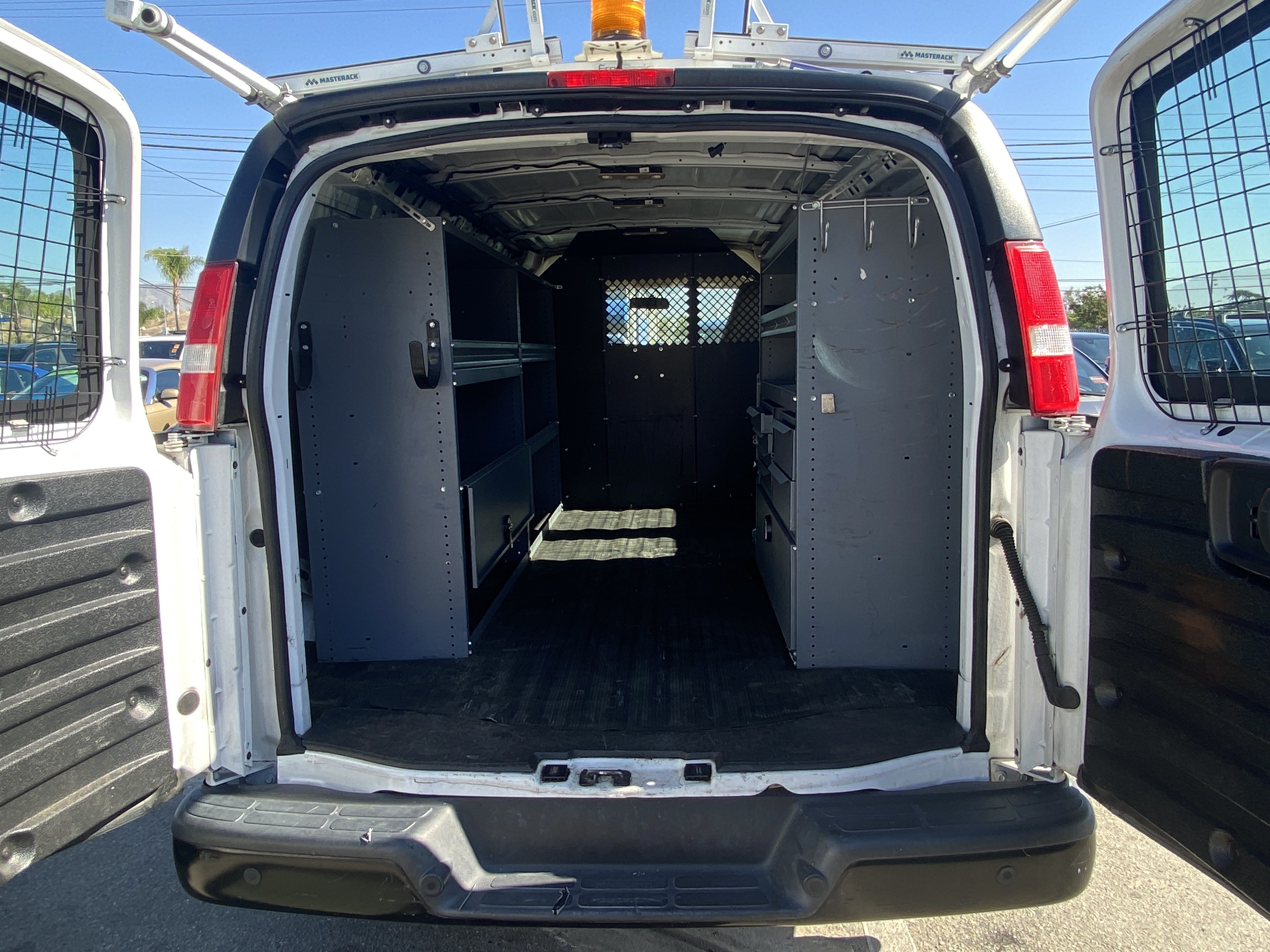 Used 2017 Chevrolet Express 2500 RWD image 16
