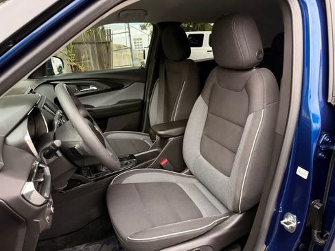 Used 2023 Chevrolet TrailBlazer LT FWD image 11
