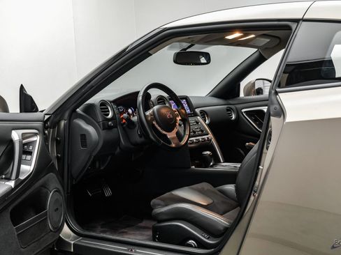 Used 2009 Nissan GT-R Premium AWD/4WD image 46
