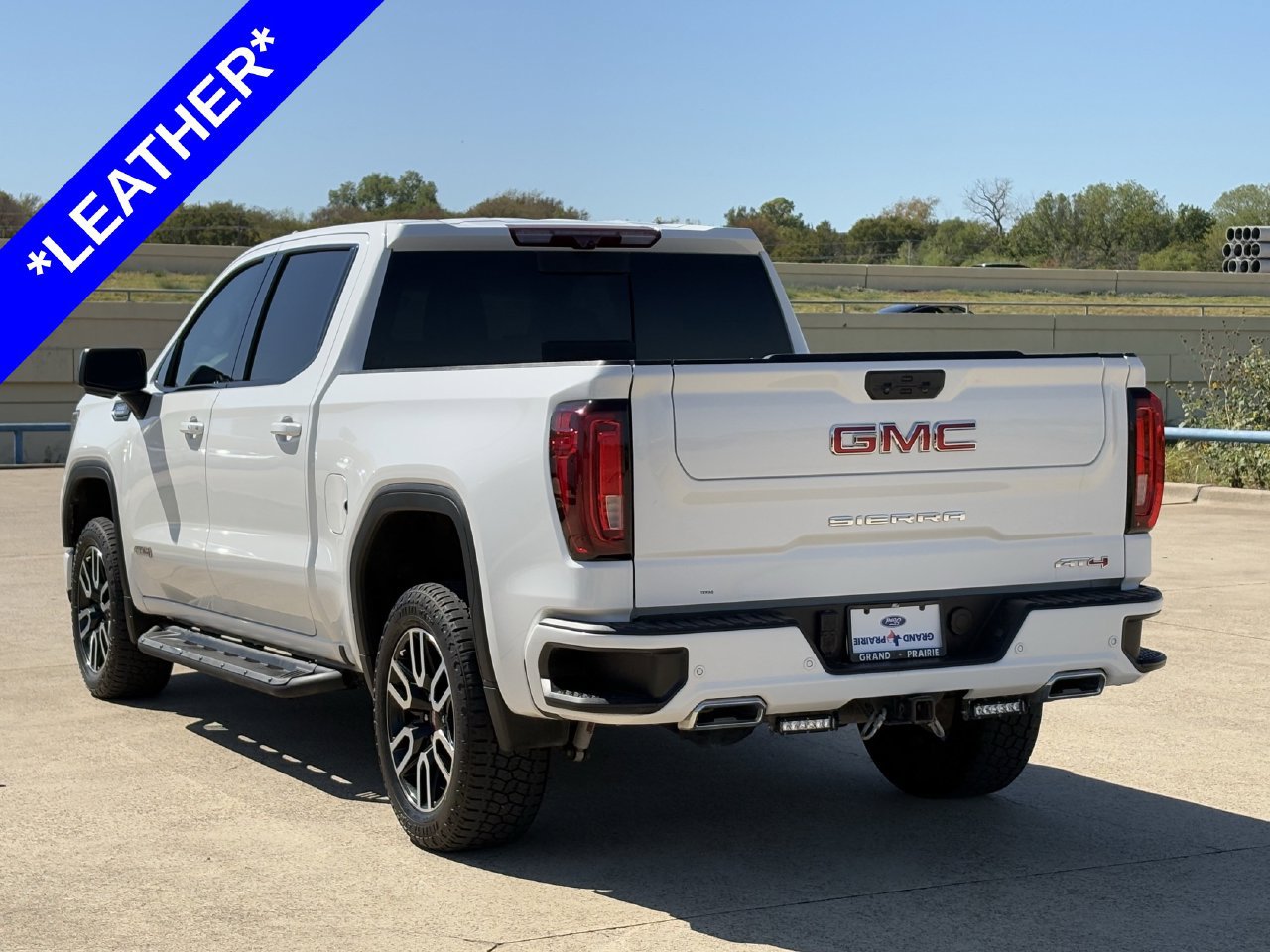 Used 2024 GMC Sierra 1500 AT4 w/ Technology Package AWD/4WD image 6