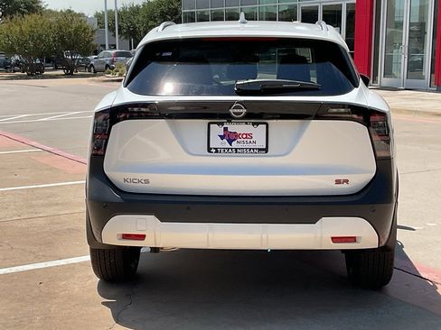 New 2025 Nissan Kicks SR image 6