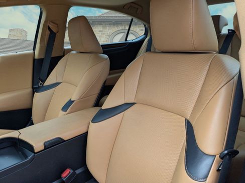 Certified 2025 Lexus ES 350 w/ Premium Package FWD image 8