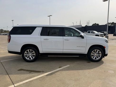 Used 2023 Chevrolet Suburban Premier image 6