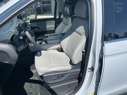 Used 2025 Ford Expedition Active AWD/4WD image 30