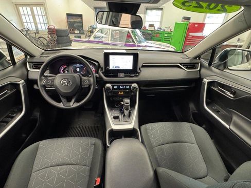 Used 2025 Toyota RAV4 XLE AWD/4WD image 4