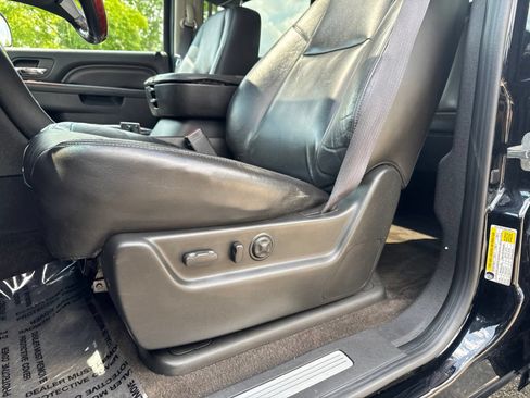Used 2011 Cadillac Escalade EXT Premium AWD/4WD image 15