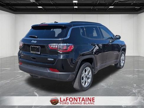 Used 2025 Jeep Compass Latitude w/ Sun & Sound Group AWD/4WD image 5