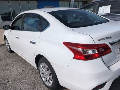 Used 2018 Nissan Sentra S FWD image 4