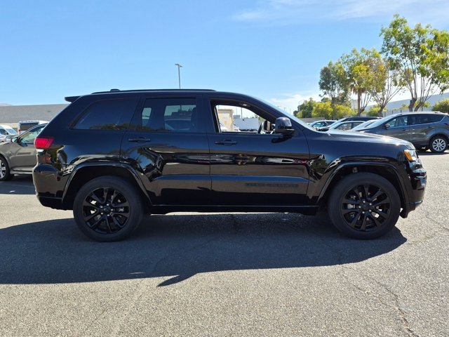 Used 2020 Jeep Grand Cherokee Altitude AWD/4WD image 4