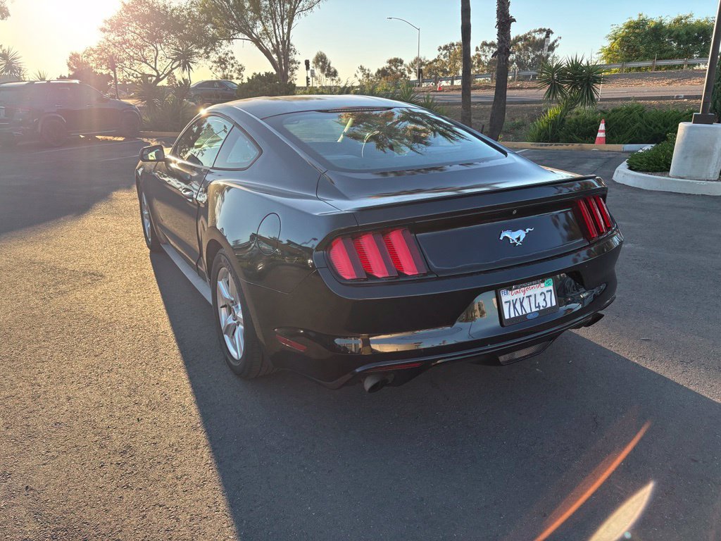 Used 2015 Ford Mustang Coupe RWD image 8