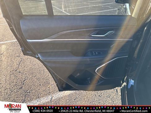 Used 2023 Jeep Grand Cherokee Limited image 27