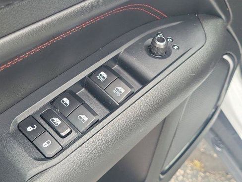 Used 2025 Jeep Compass Trailhawk AWD/4WD image 19