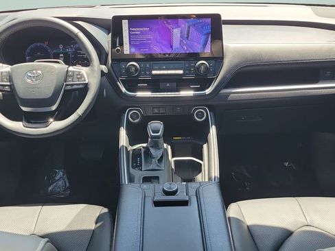 Used 2025 Toyota Grand Highlander AWD image 11