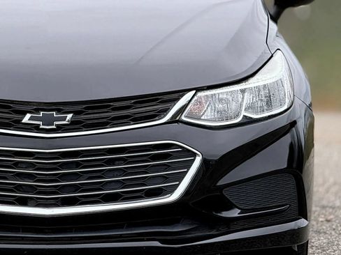Used 2018 Chevrolet Cruze LS FWD image 12