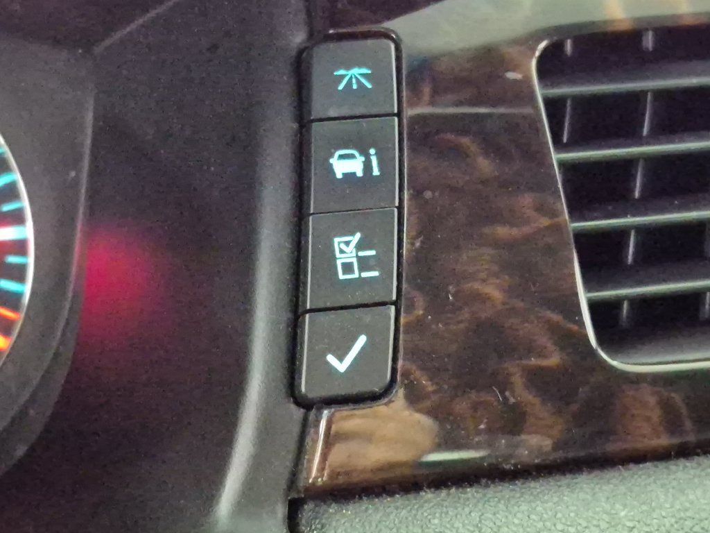 Used 2012 Chevrolet Impala LTZ FWD image 19