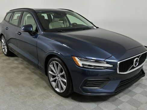 Used 2020 Volvo V60 T5 Momentum w/ Protection Package Premier image 24