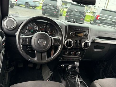 Used 2016 Jeep Wrangler Sahara w/ Connectivity Group AWD/4WD image 4