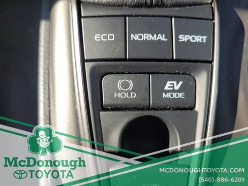 Certified 2022 Toyota Camry SE image 25
