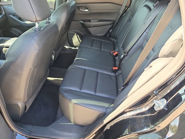 Used 2023 Nissan Rogue SV w/ SV Premium B Package FWD image 17