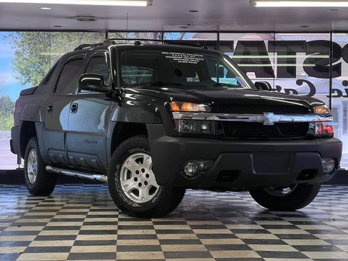 Used 2004 Chevrolet Avalanche Z71 w/ Sun And Sound Package AWD/4WD image 2