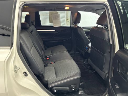 Used 2015 Toyota Highlander Plus FWD image 16