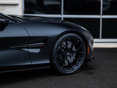 Used 2025 Aston Martin Vanquish image 44