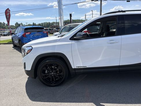 Used 2021 GMC Terrain SLE w/ Driver Convenience Package AWD/4WD image 11