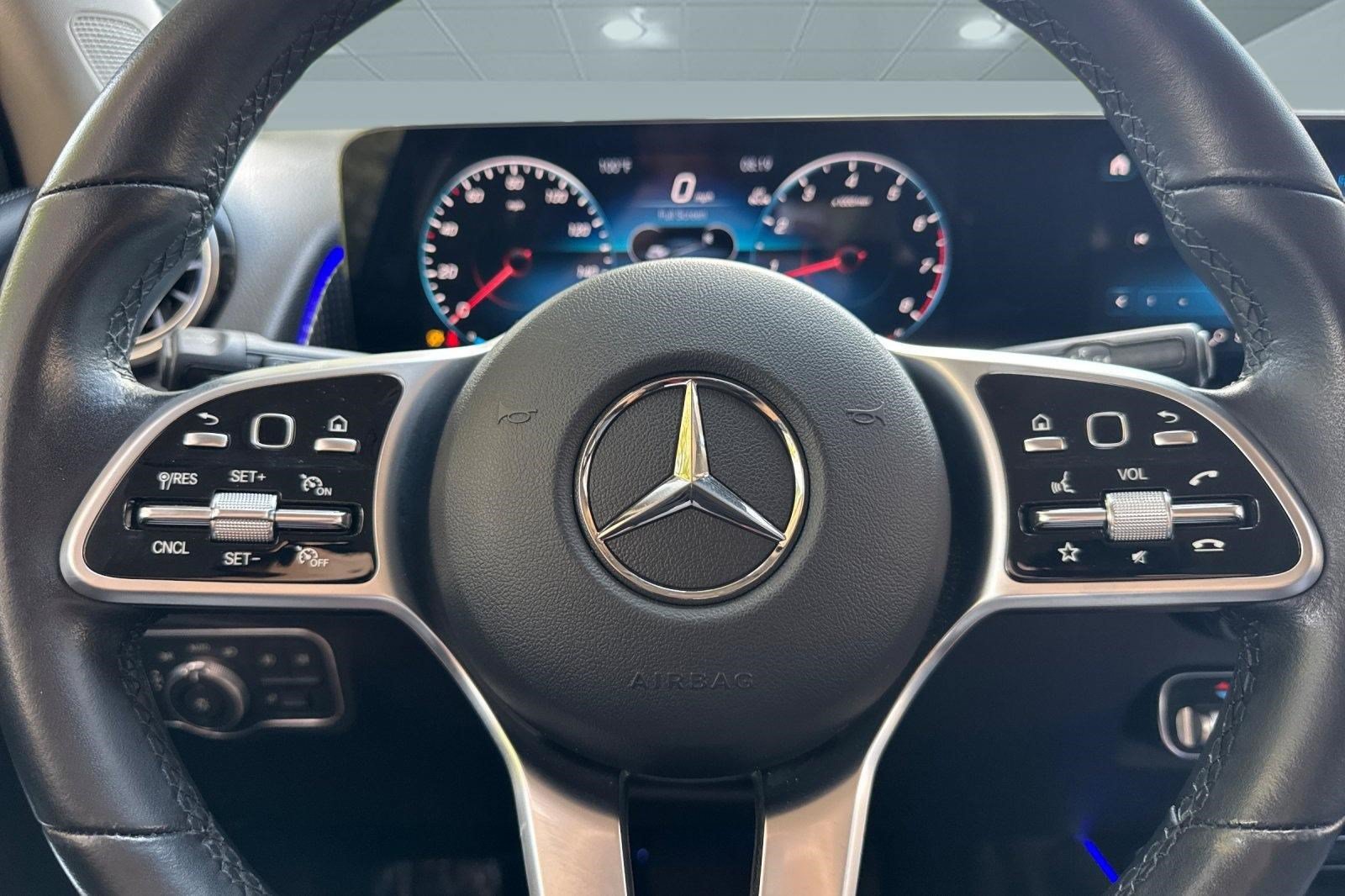 Used 2023 Mercedes-Benz GLB 250 image 11