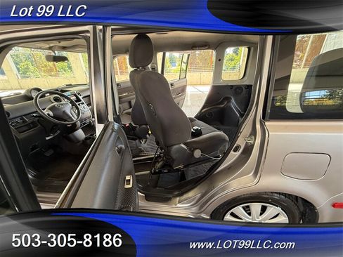 Used 2005 Scion xB FWD image 3