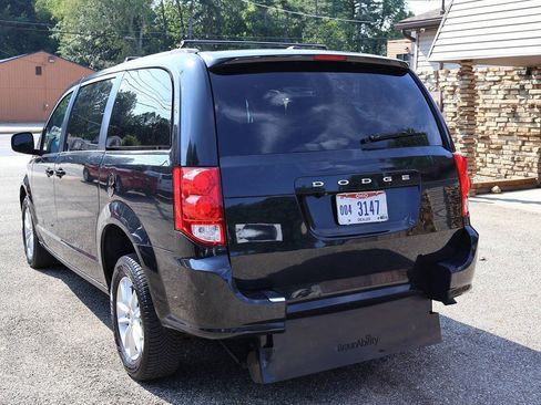 Used 2018 Dodge Grand Caravan SXT FWD image 14