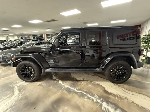 Used 2025 Jeep Wrangler Unlimited Sahara image 15