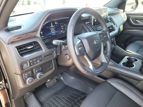 Used 2022 Chevrolet Tahoe Z71 w/ Luxury Package AWD/4WD image 23
