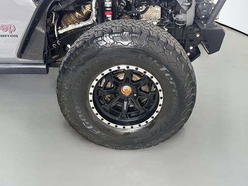 Used 2021 Jeep Gladiator Rubicon w/ Cold Weather Group AWD/4WD image 32