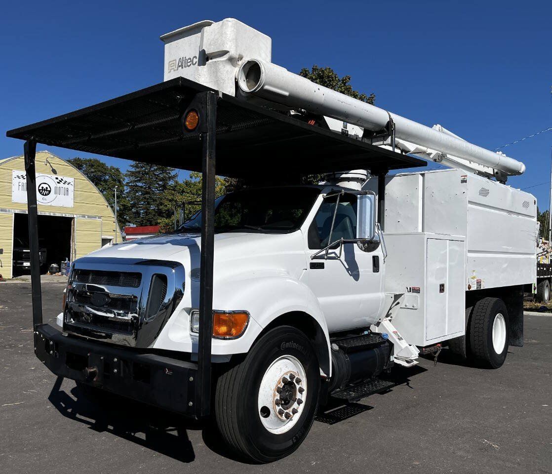 Used 2013 Ford F750 2WD Regular Cab Super Duty image 3