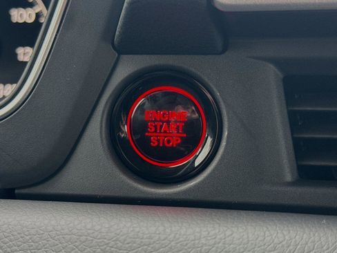 New 2025 Honda Pilot Touring image 25