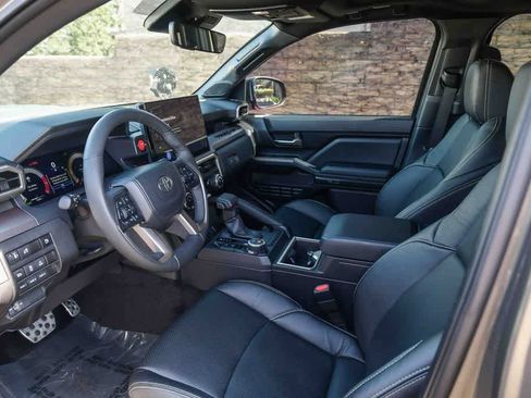 Used 2025 Toyota Tacoma TRD Sport w/ TRD Sport Upgrade Package image 19