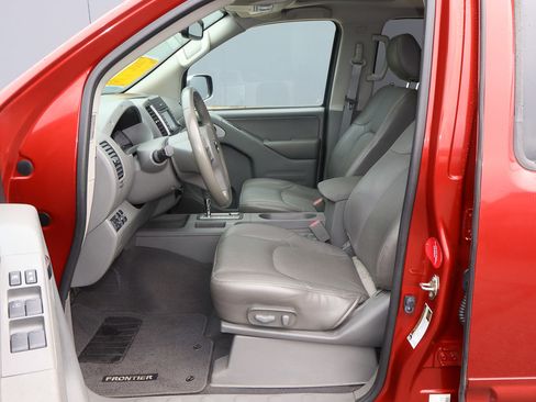 Used 2019 Nissan Frontier SL AWD/4WD image 7