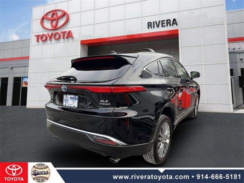 Used 2022 Toyota Venza XLE image 6