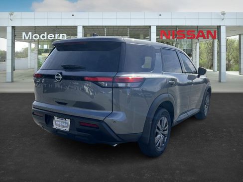 New 2026 Nissan Pathfinder S image 5