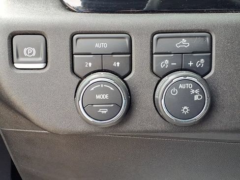 Used 2024 Chevrolet Silverado 1500 LT AWD/4WD image 22