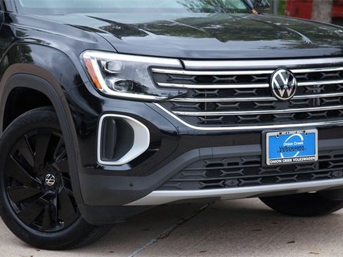 Certified 2025 Volkswagen Atlas SE image 3