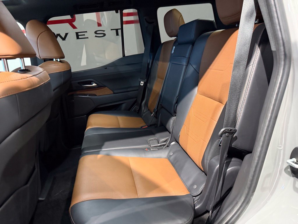 Used 2024 Lexus GX 550 w/ Accessory Package (Z1) AWD/4WD image 35