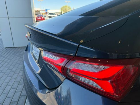 Used 2019 Chevrolet Malibu Premier w/ Sun and Wheel Package image 6