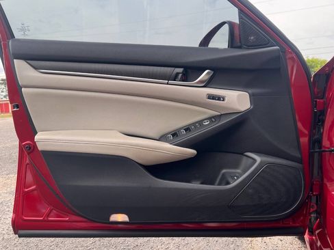 Used 2018 Honda Accord Touring image 12