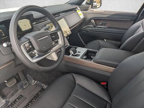New 2025 Land Rover Range Rover SE image 3
