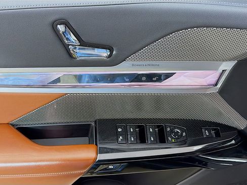 Used 2023 BMW 760i xDrive w/ Executive Package image 32